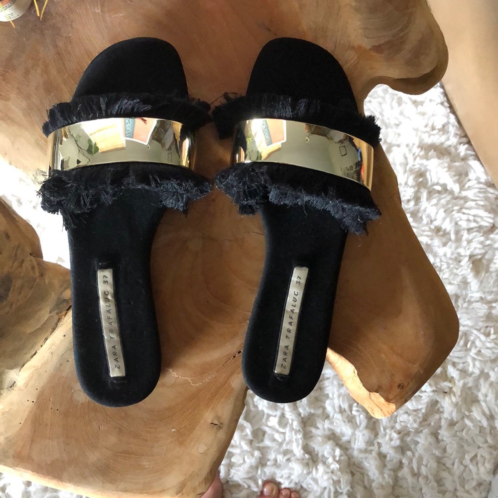 Zara Slides